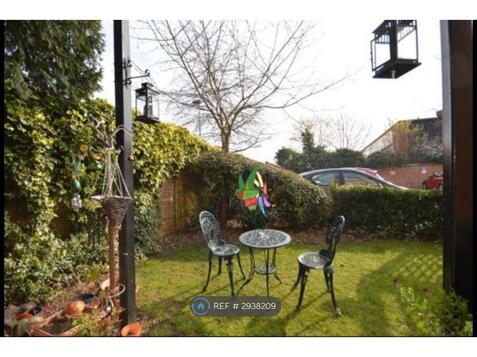 Property photo 3 of 8 Patio / Garden