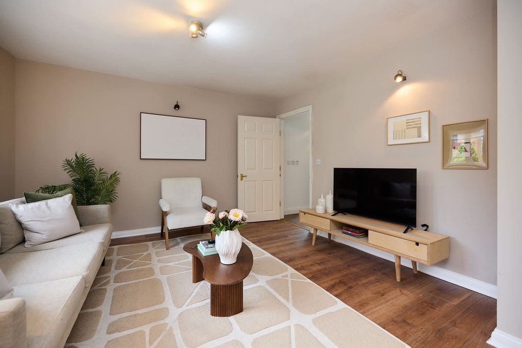 Property photo 1 of 27 Living Room