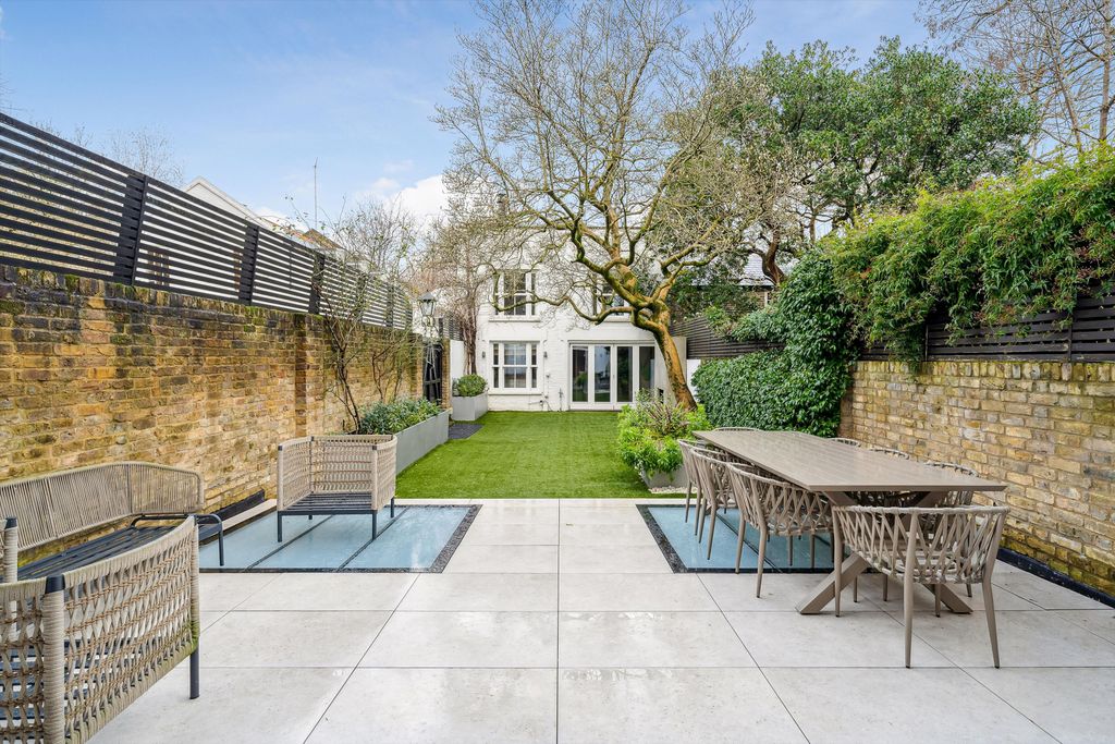 Additional image 37 of 8 bed terraced house to rentCheyne Walk & Cheyne Mews, London SW3