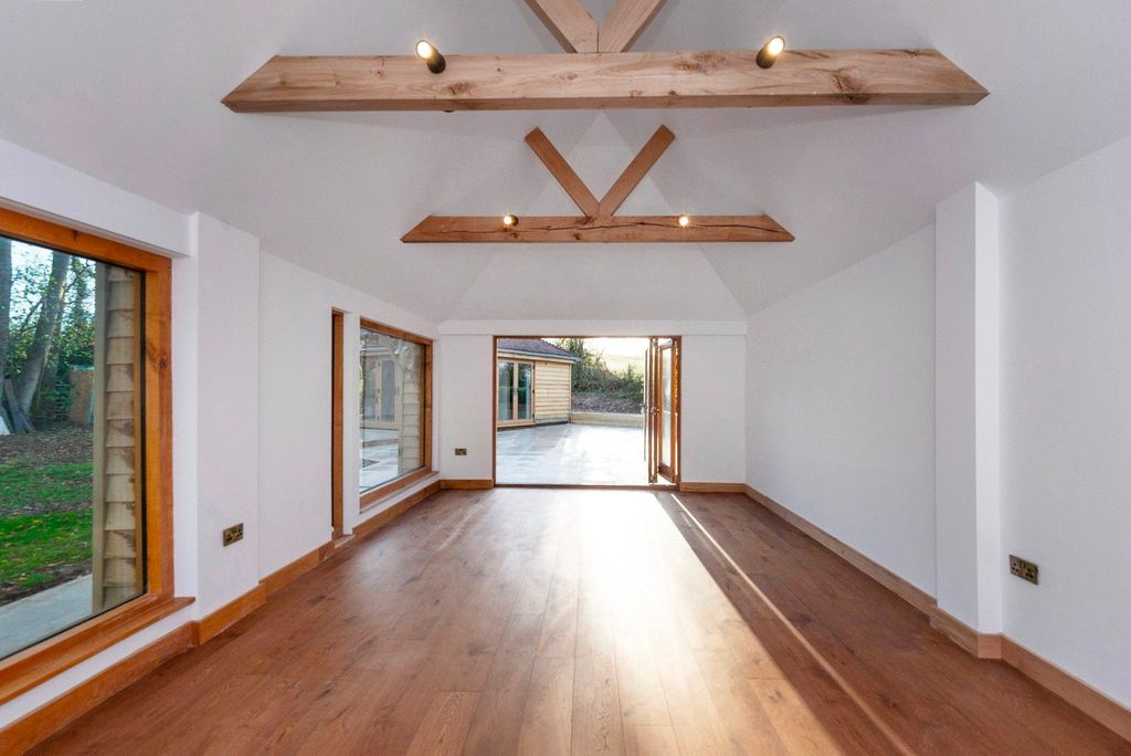 Property photo 3 of 31