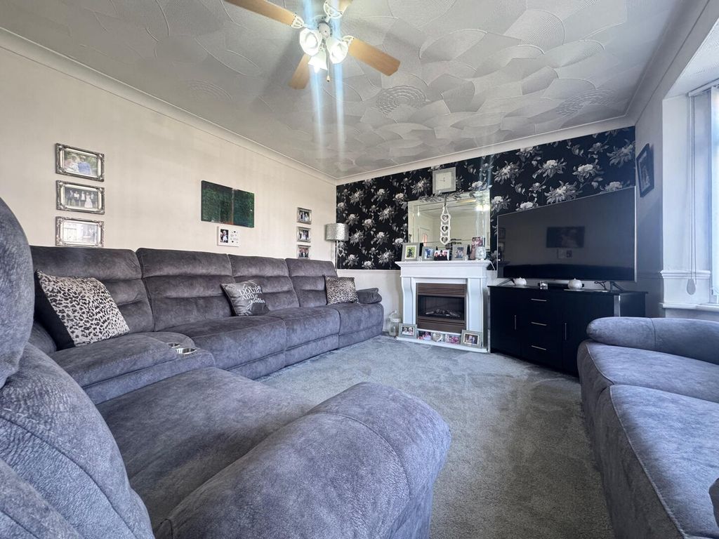 Property photo 3 of 36