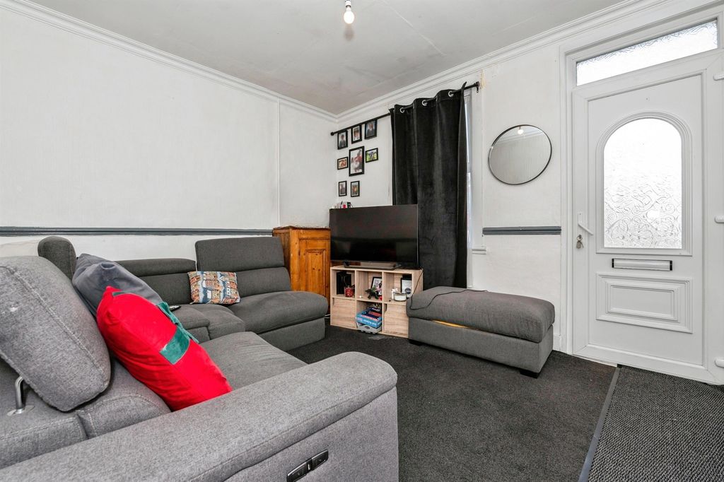 Property photo 2 of 16