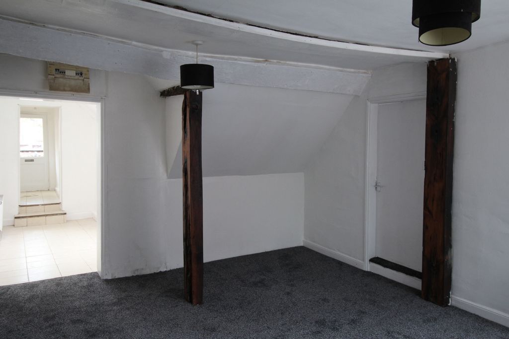 Property photo 3 of 8 Photo 1
