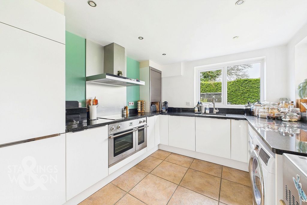 Property photo 2 of 33