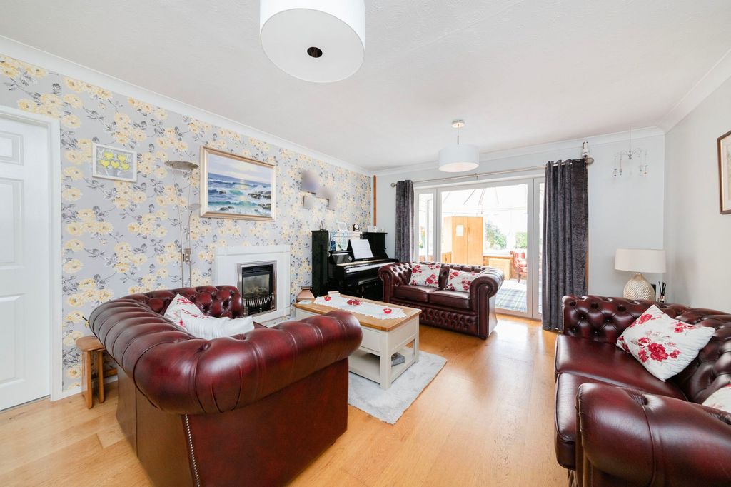 Property photo 2 of 14