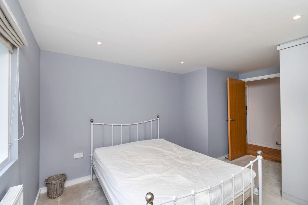 Property photo 3 of 10 9E5c265B-d65d-F11...