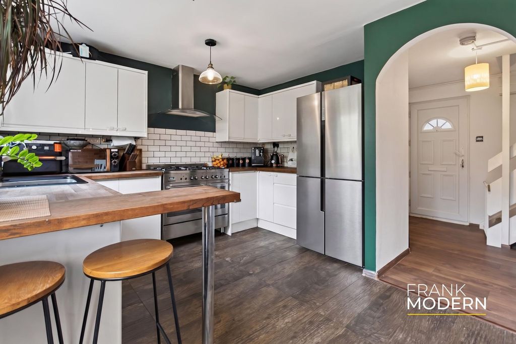 Property photo 2 of 36 Kitchen / Diner