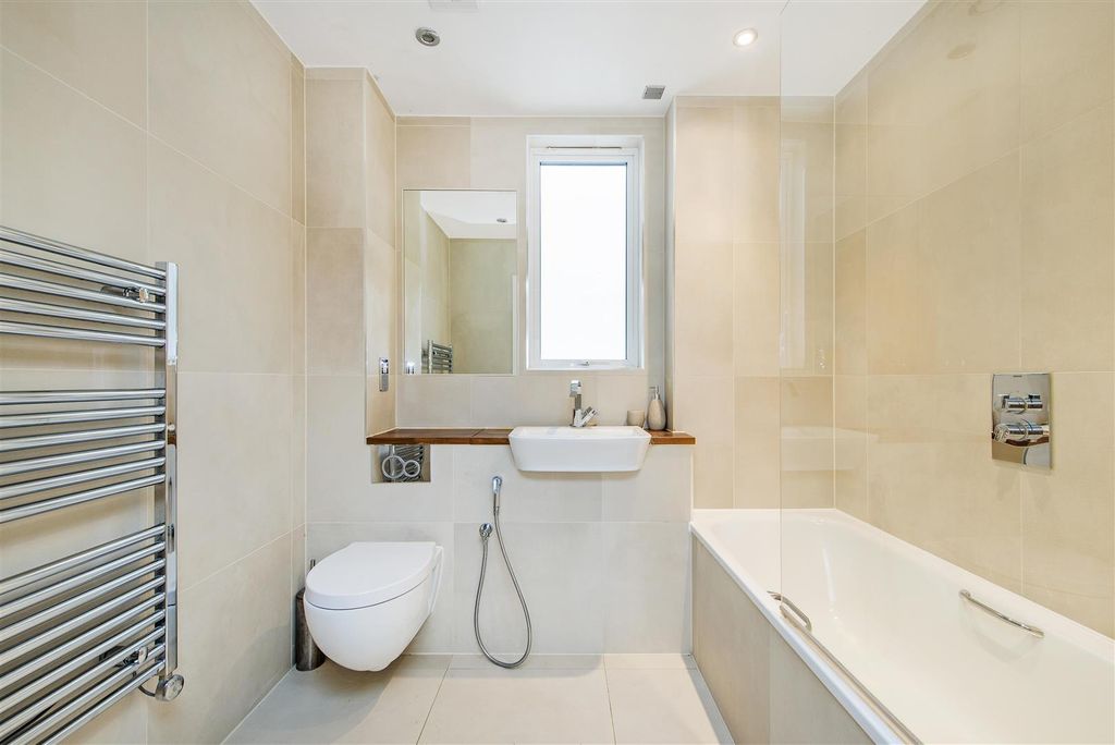 Property photo 3 of 7 Bathroom