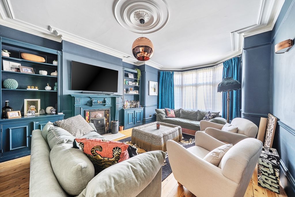 Property photo 2 of 24 1334178-1-68932De...