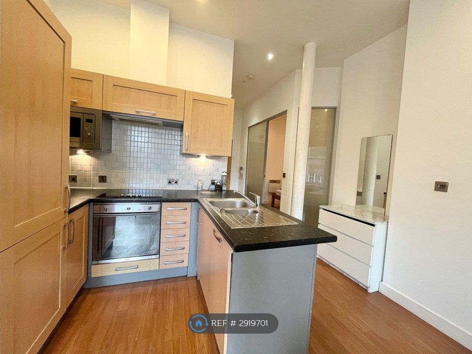 Property photo 3 of 17 Kitchen
