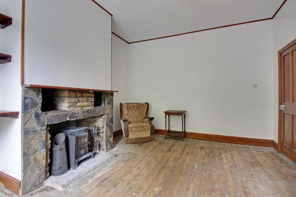 Property photo 3 of 21 Living Room