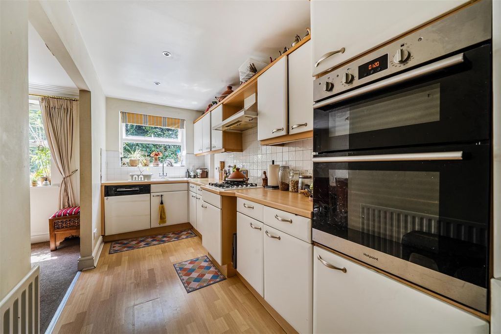 Property photo 3 of 14 1480550-10-6A39889Fcd5Dd.Jpg