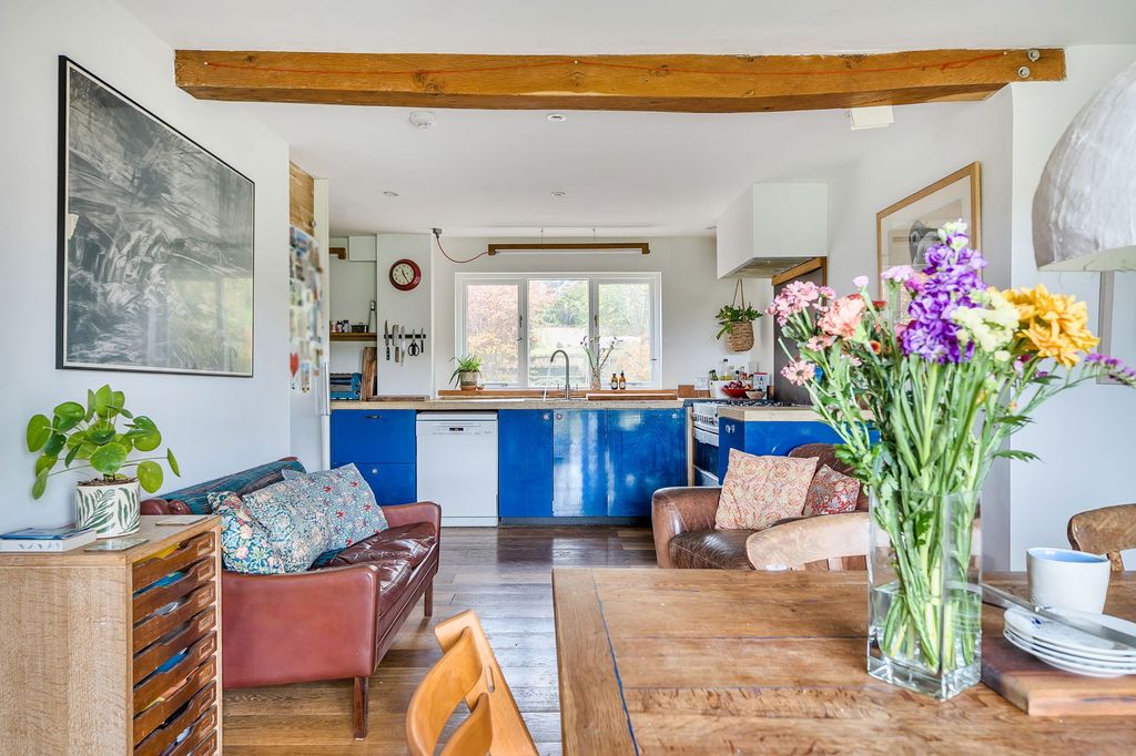 Property photo 3 of 27