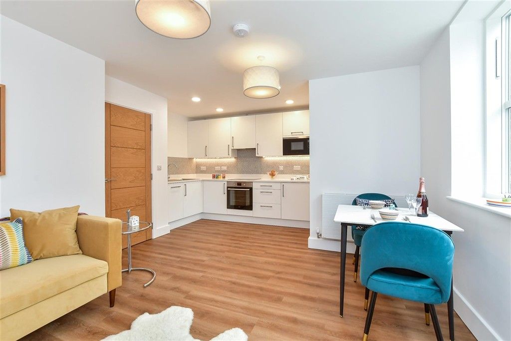 Property photo 1 of 7 Kitchen/Lounge