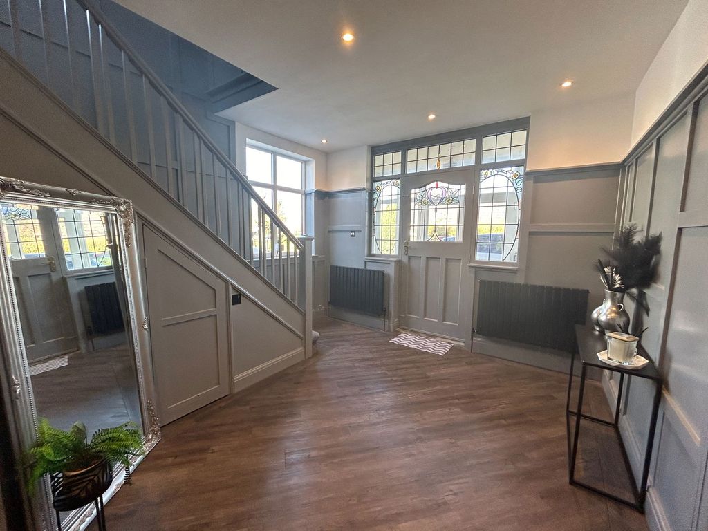 Property photo 2 of 36