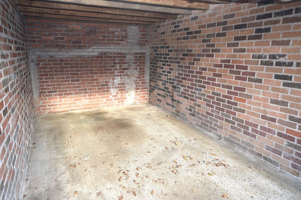 Property photo 2 of 2 Garage Internal