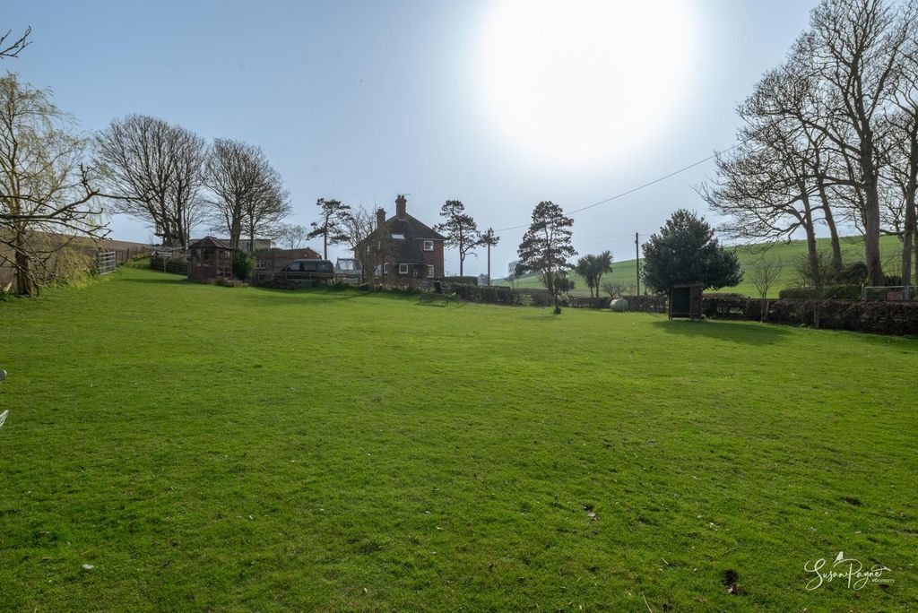 Property photo 3 of 58 Paddock