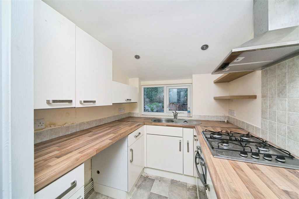 Property photo 2 of 16 Picture No. 24