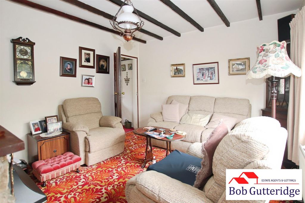 Property photo 3 of 13 Lounge