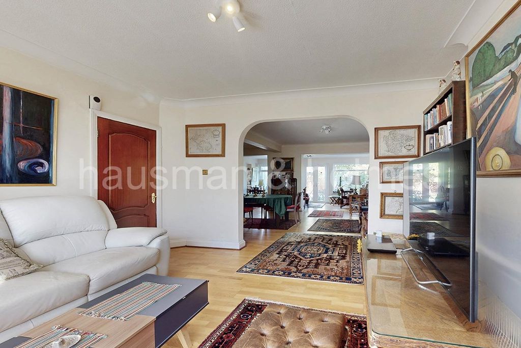 Property photo 2 of 21 W03.Jpg