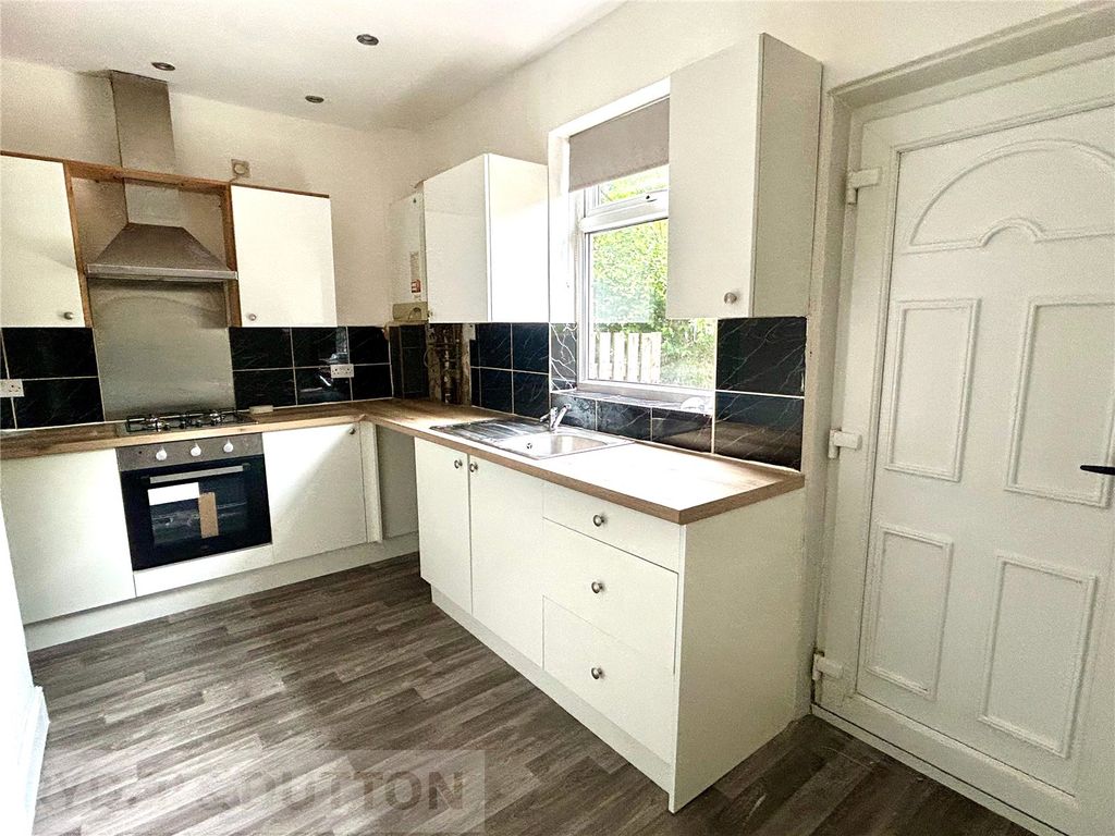 Property photo 2 of 10 Kitchen