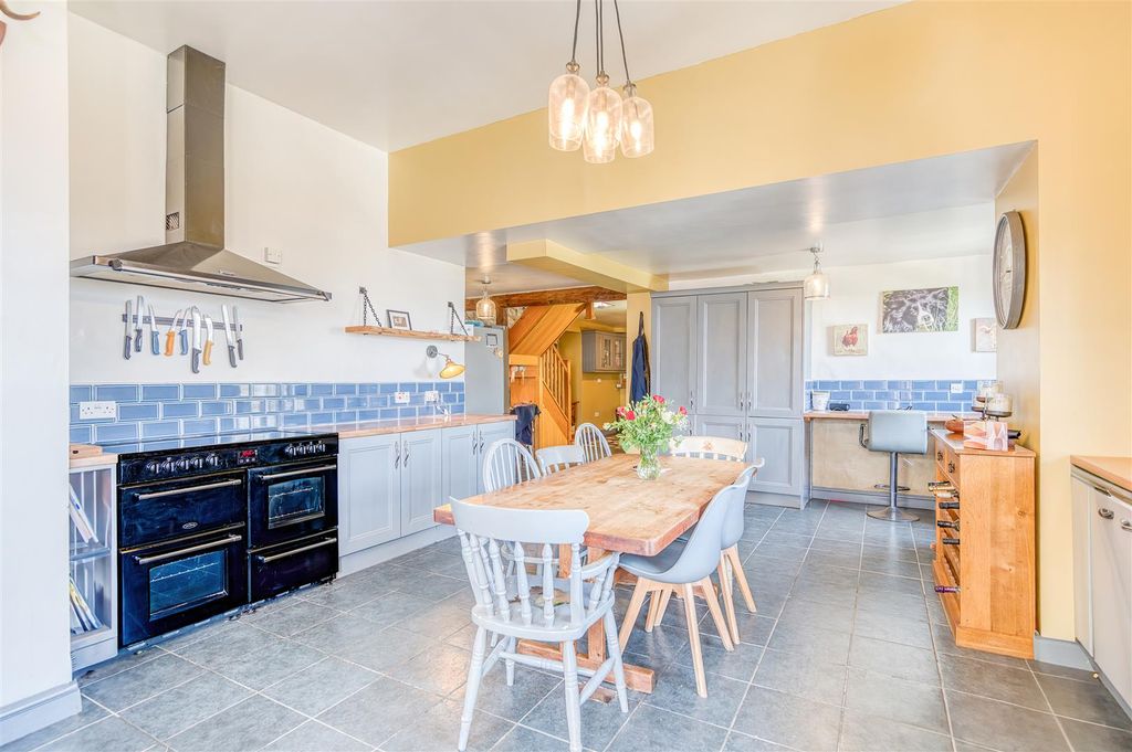Property photo 2 of 76 Kitchen