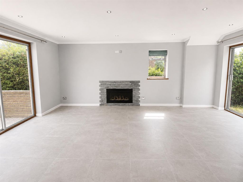 Property photo 2 of 12 51dab9E4-37c5-417c-A864-068A8B1Edfee.Png
