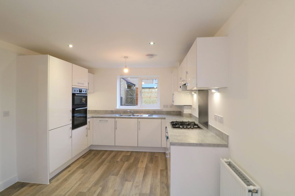 Property photo 2 of 11 Kitchen