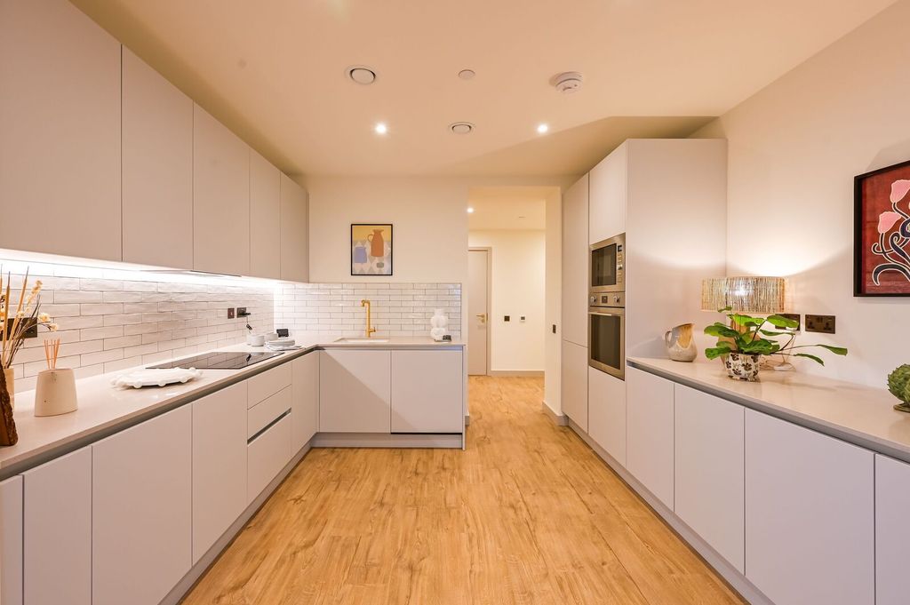 Property photo 1 of 33