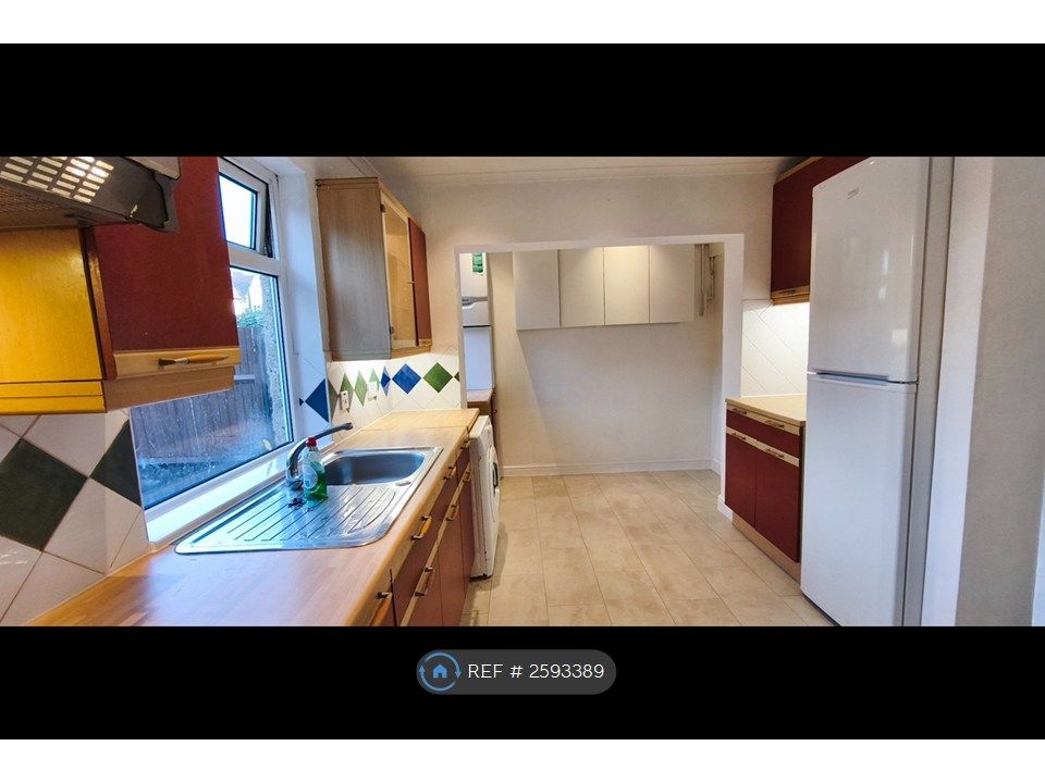 Property photo 3 of 14 Kitchen