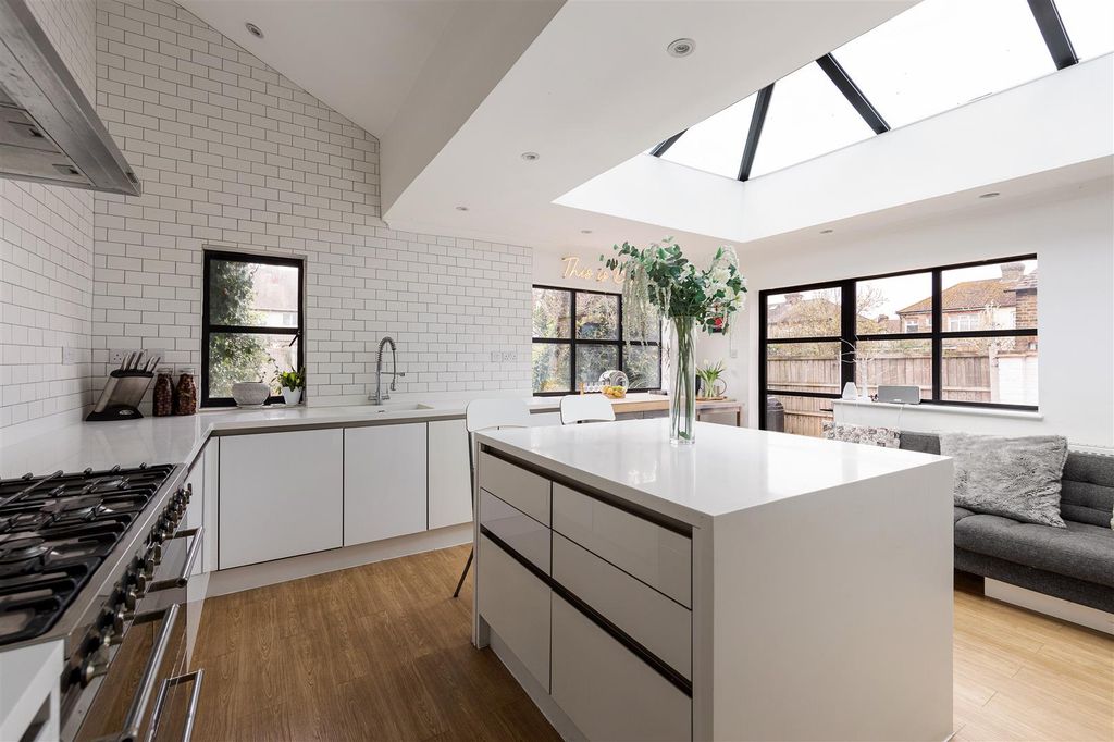 Property photo 3 of 53 Higham Station Avenue, E4