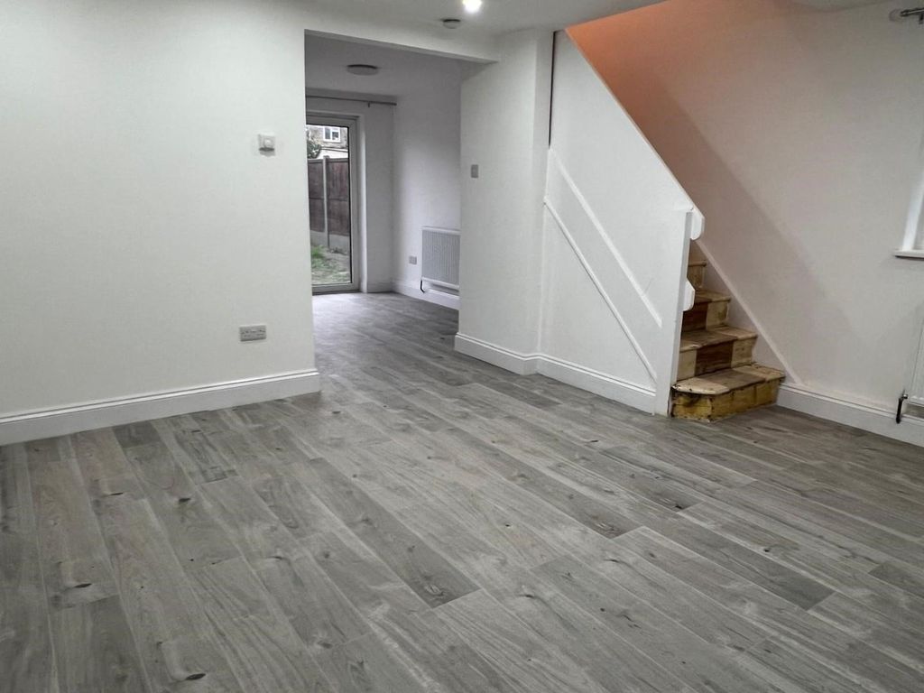 Property photo 3 of 18 5.Jpg