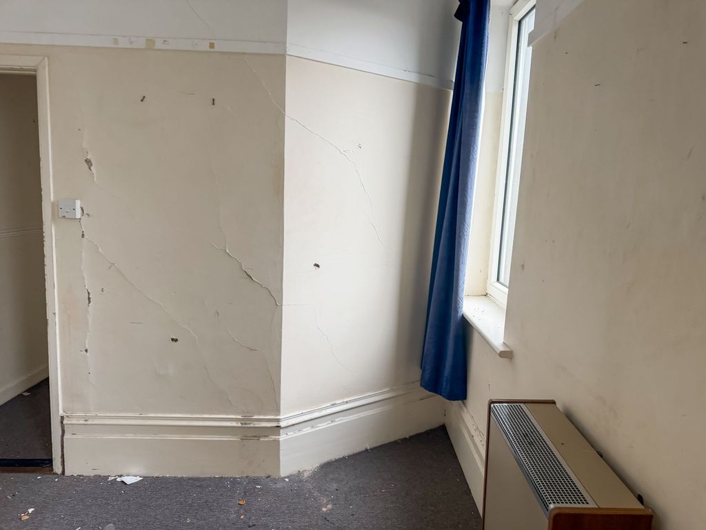 Property photo 3 of 27