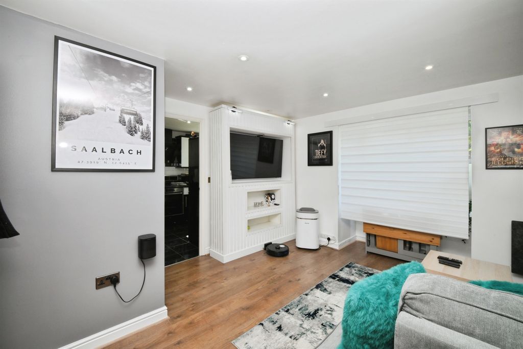 Property photo 3 of 18