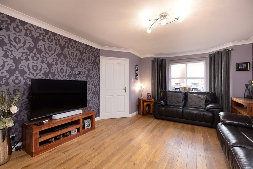 Property photo 2 of 20 Living Room