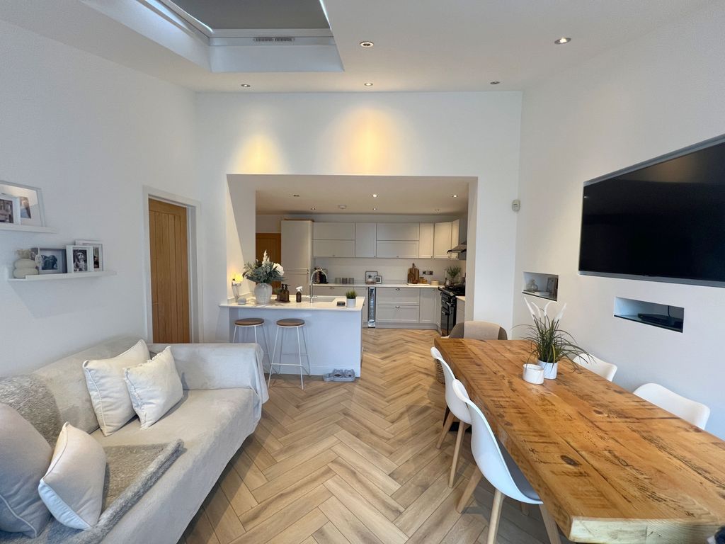 Property photo 2 of 18 Gallery
