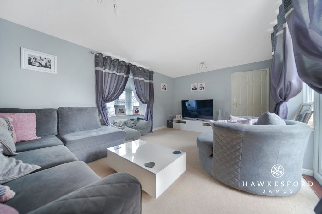 Property photo 2 of 21 Monarch Drive, Sittingbourne - Lounge
