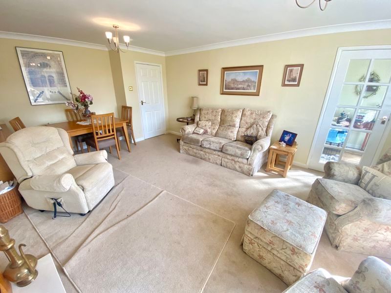 Property photo 2 of 16 Lounge