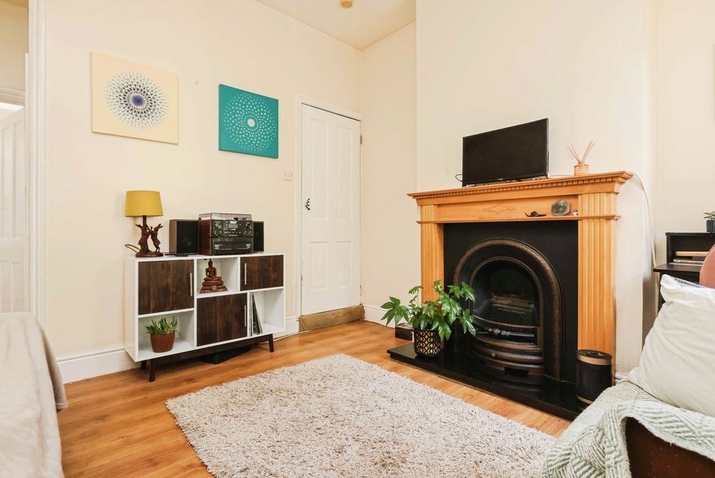 Property photo 3 of 12 Photo