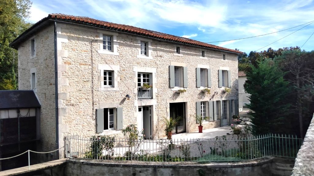 Property photo 2 of 27