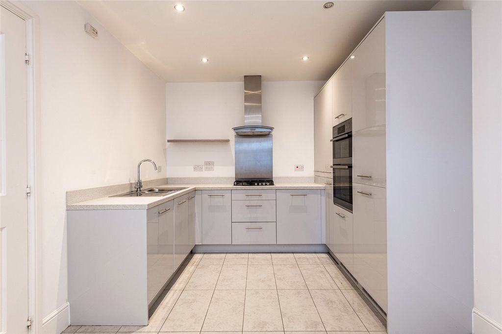 Property photo 2 of 17 Picture No. 13