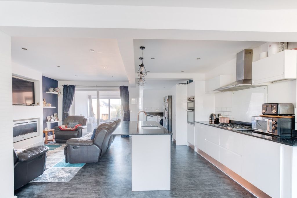 Property photo 3 of 19 Picture No. 05