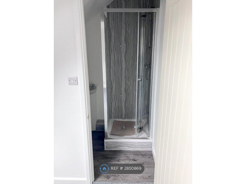 Property photo 2 of 12 Room 1 En-Suite Shower Room