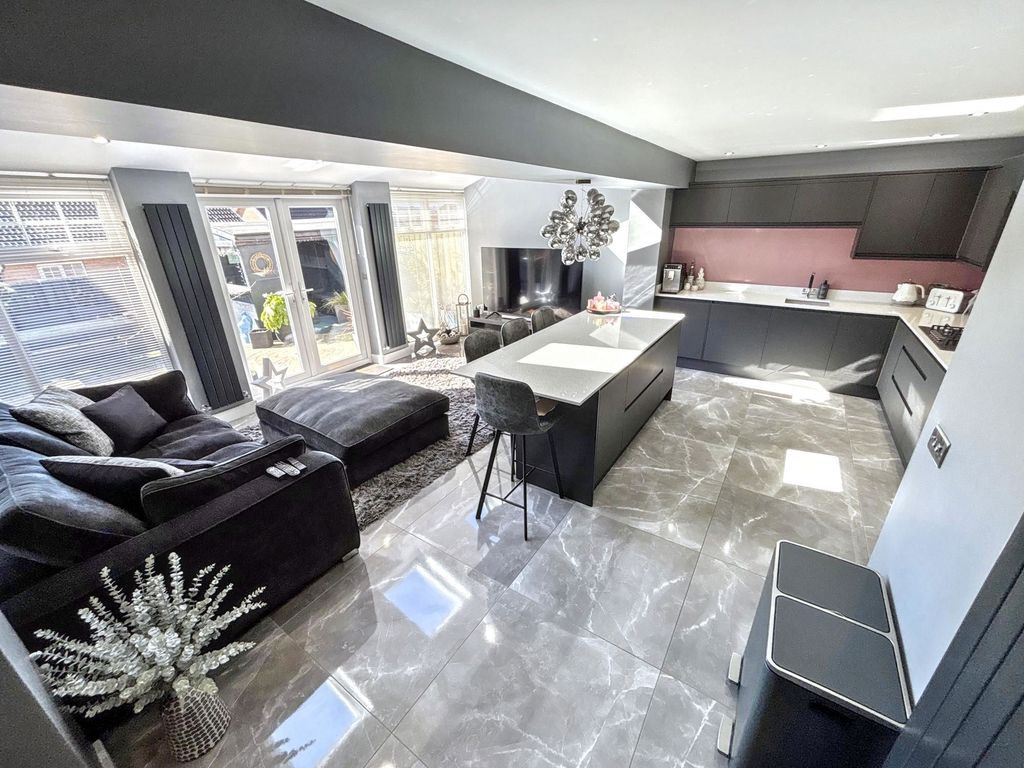 Property photo 2 of 21