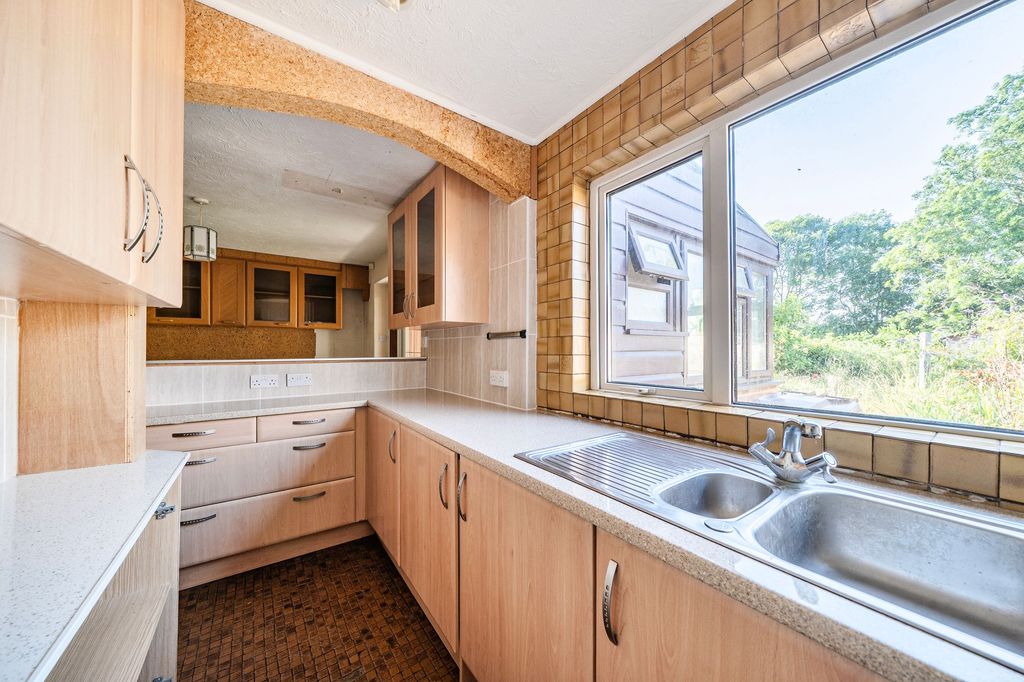 Property photo 3 of 19 Kitchen