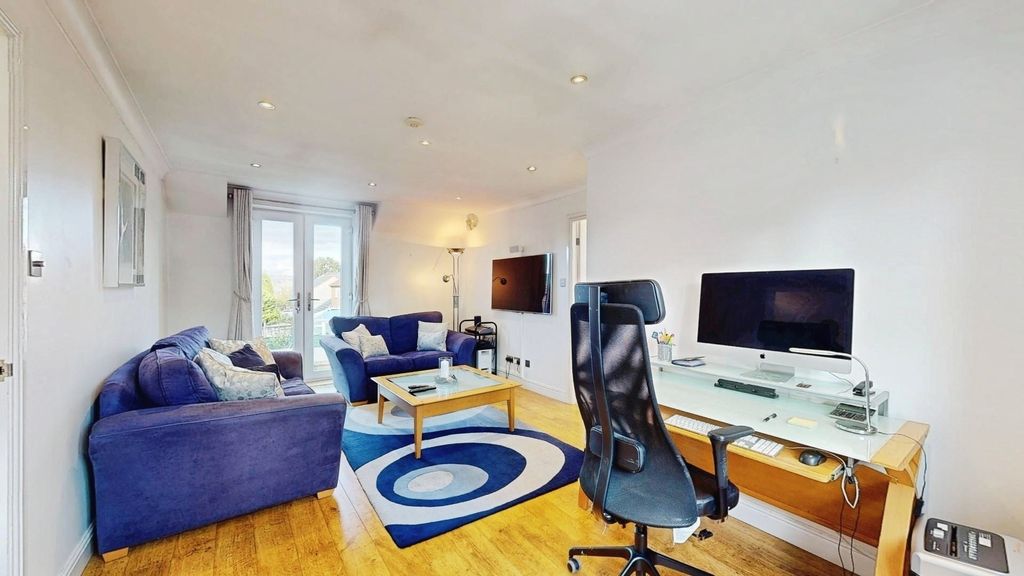 Property photo 2 of 11 Pbox-Img.Jpg