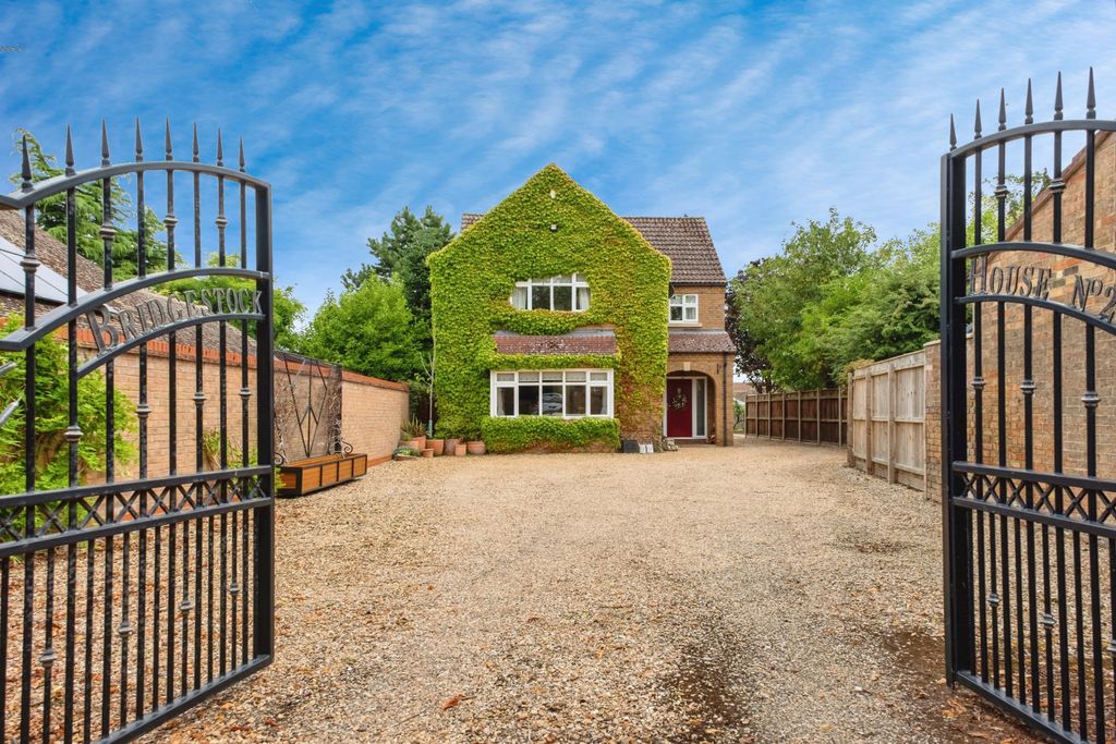 Property photo 1 of 29