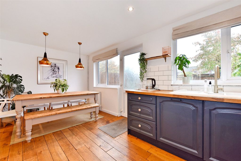 Property photo 3 of 10 Kitchen/Dining