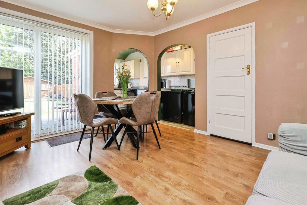 Property photo 3 of 17 Dining Room