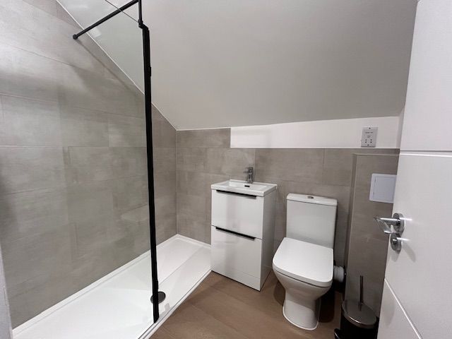Property photo 2 of 5 En-Suite Bathroom